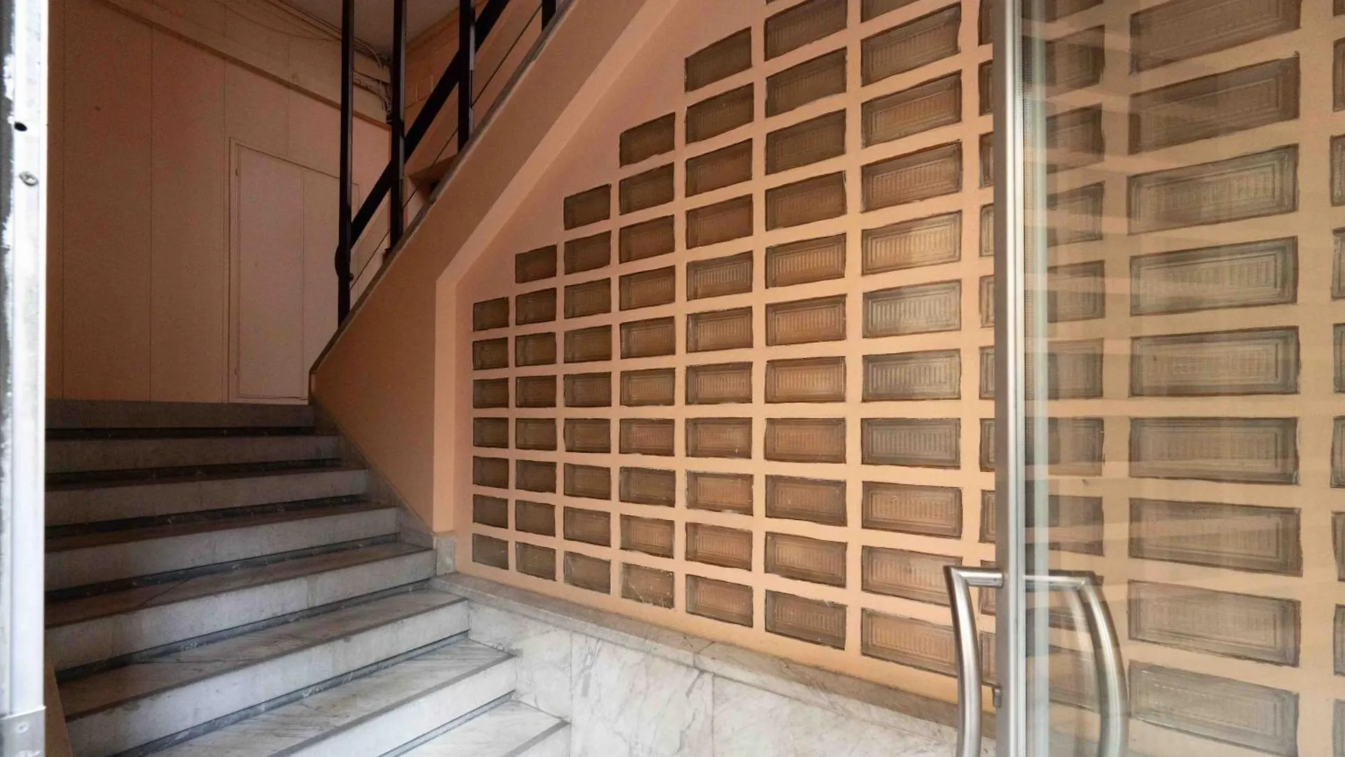 Suite 18 Milano Centro Duomo 0*, Milan